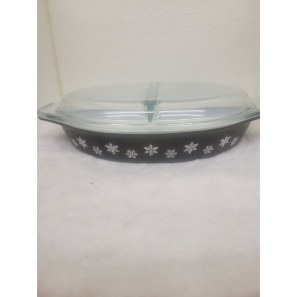 Vintage Pyrex 1 1/2 Qt Snow Flake Divided Casserole Dish with Lid - Picture 4 of 10